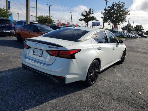 2022 Nissan Altima SR FWD