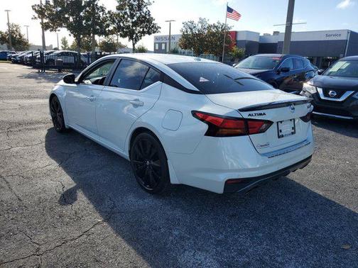 2022 Nissan Altima SR FWD