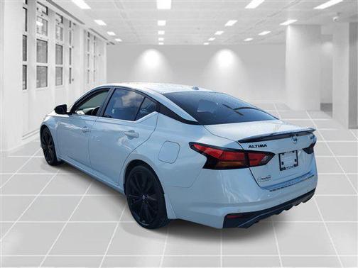 2022 Nissan Altima SR FWD