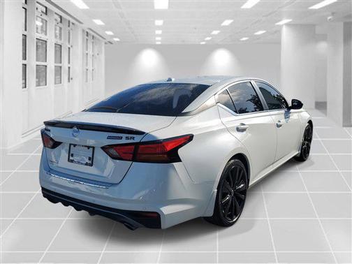 2022 Nissan Altima SR FWD