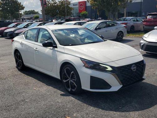 Glacier White 2024 Nissan Altima SR FWD