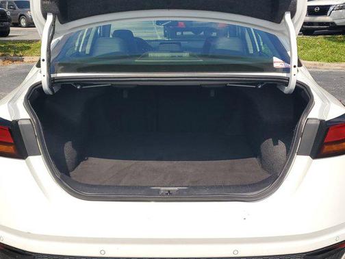 Glacier White 2024 Nissan Altima SR FWD