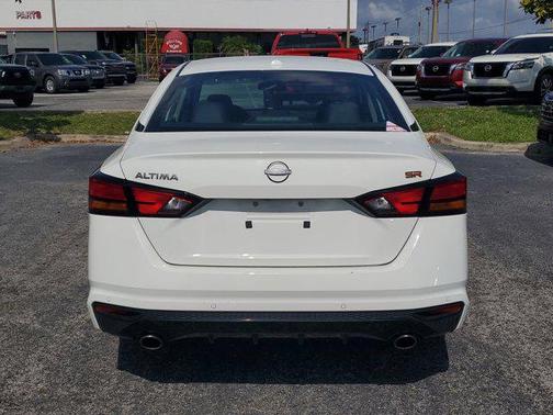 Glacier White 2024 Nissan Altima SR FWD
