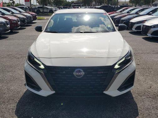 Glacier White 2024 Nissan Altima SR FWD