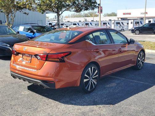 2022 Nissan Altima SR FWD