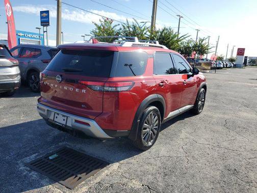 2022 Nissan Pathfinder SL 2WD