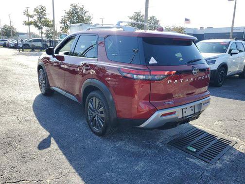 2022 Nissan Pathfinder SL 2WD