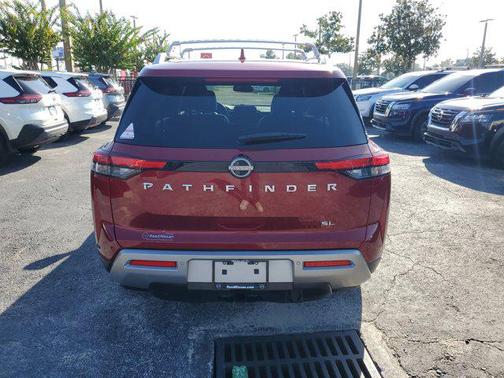 2022 Nissan Pathfinder SL 2WD