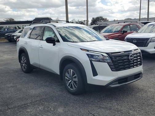 Everest White Pearl Tricoat 2026 Nissan Pathfinder SL