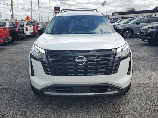 Everest White Pearl Tricoat 2026 Nissan Pathfinder SL