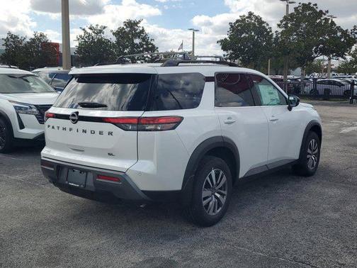 Everest White Pearl Tricoat 2026 Nissan Pathfinder SL
