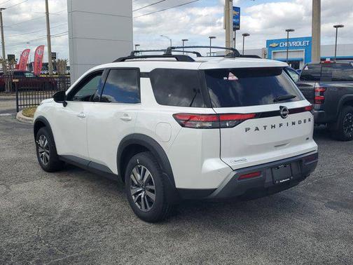 Everest White Pearl Tricoat 2026 Nissan Pathfinder SL