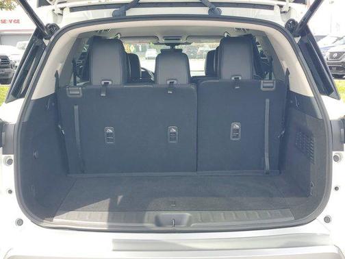 Pearl White Tricoat 2023 Nissan Pathfinder SL 4WD