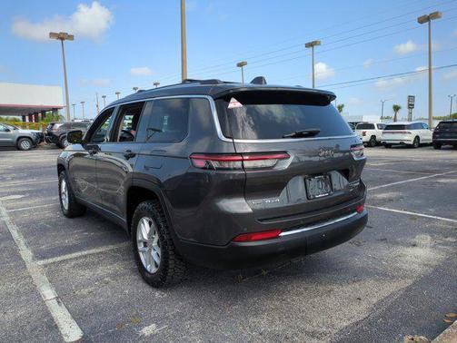 2022 Jeep Grand Cherokee L Laredo