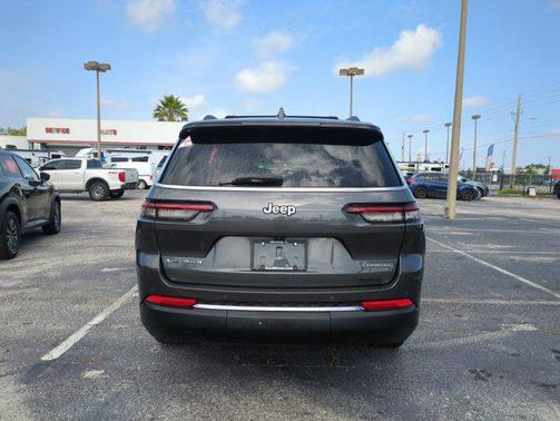 2022 Jeep Grand Cherokee L Laredo