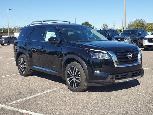 2025 Nissan Pathfinder Platinum FWD