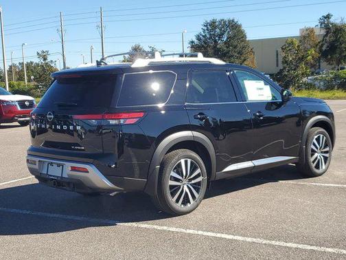 2025 Nissan Pathfinder Platinum FWD