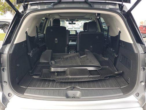 2024 Nissan Pathfinder SL FWD