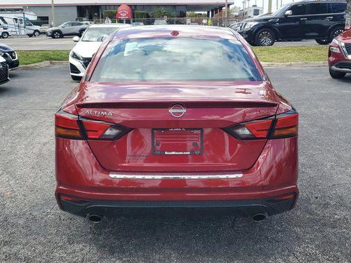 2023 Nissan Altima SR FWD