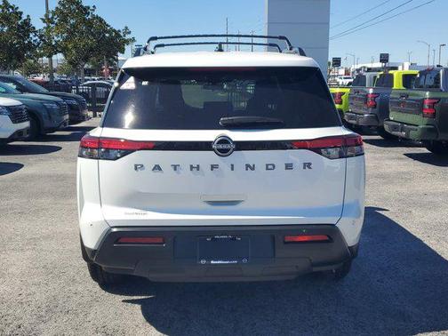 2026 Nissan Pathfinder SV