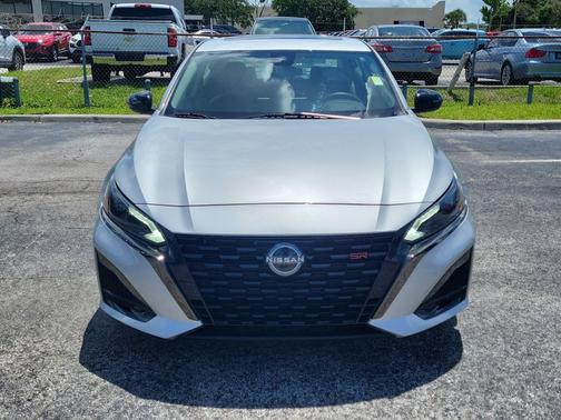 Brilliant Silver Metallic 2023 Nissan Altima SR FWD