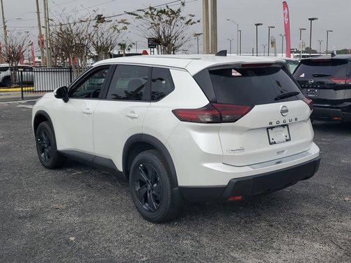 Everest White Pearl Tricoat 2026 Nissan Rogue SV
