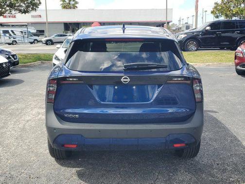 2025 Nissan Kicks SV