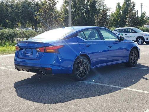 2025 Nissan Altima SR FWD