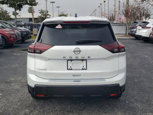 Everest White Pearl Tricoat 2026 Nissan Rogue SV