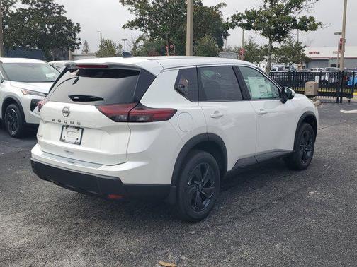 Everest White Pearl Tricoat 2026 Nissan Rogue SV