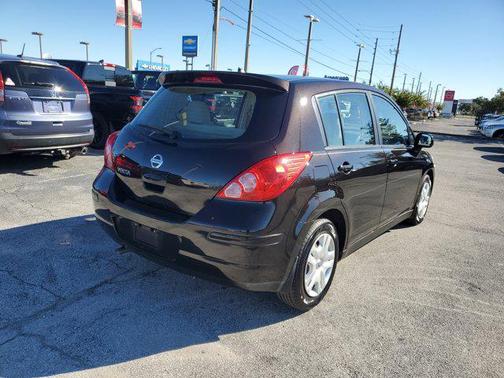 2011 Nissan Versa 1.8 S