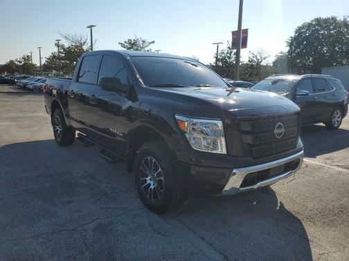 2023 Nissan Titan SV