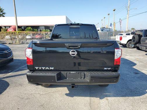 2023 Nissan Titan SV