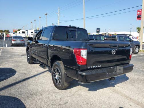 2023 Nissan Titan SV