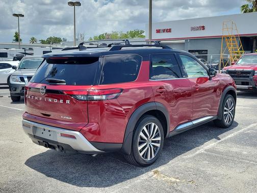 Scarlet Ember Tintcoat/Super Black 2022 Nissan Pathfinder Platinum 2WD