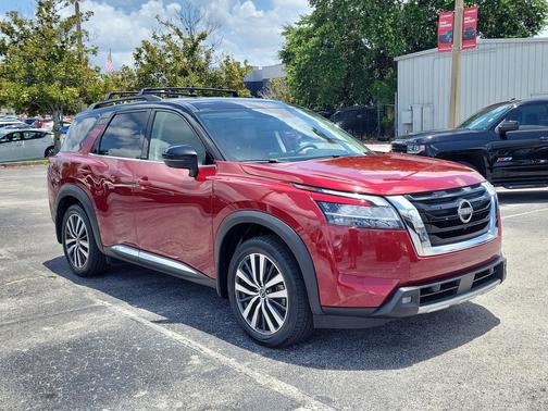 Scarlet Ember Tintcoat/Super Black 2022 Nissan Pathfinder Platinum 2WD