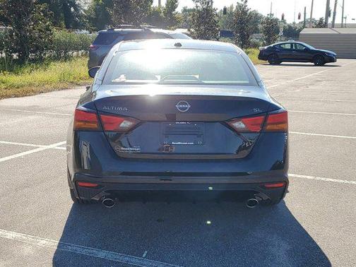 2025 Nissan Altima SL FWD