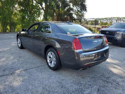2023 Chrysler 300 Touring