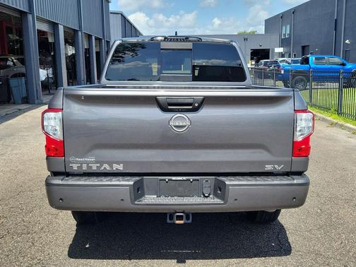 Gun Metallic 2024 Nissan Titan SV
