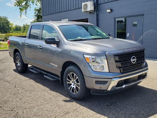 Gun Metallic 2024 Nissan Titan SV