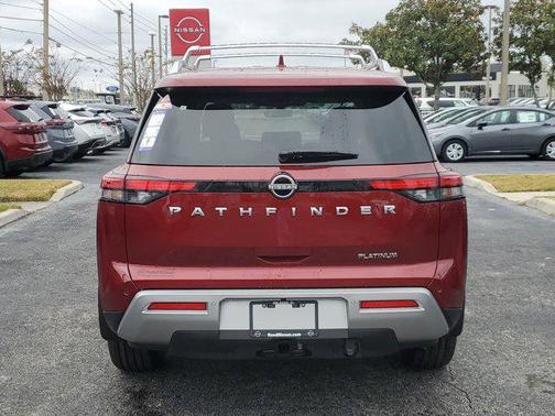 2025 Nissan Pathfinder Platinum FWD