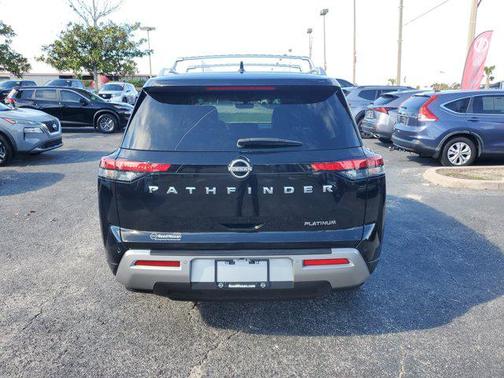 2023 Nissan Pathfinder Platinum FWD