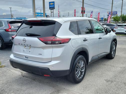 Brilliant Silver Metallic 2025 Nissan Rogue S