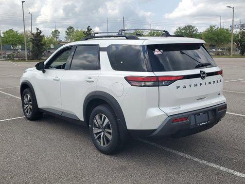 Everest White Pearl Tricoat 2026 Nissan Pathfinder SL