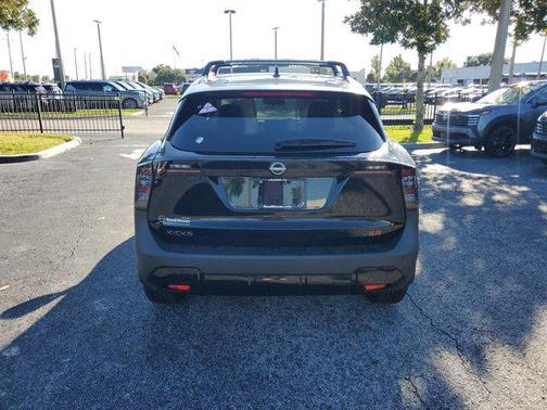 2025 Nissan Kicks SR