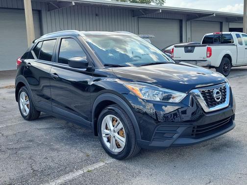 Super Black 2018 Nissan Kicks S