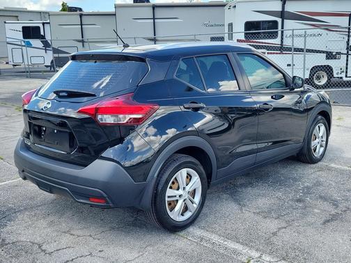 Super Black 2018 Nissan Kicks S