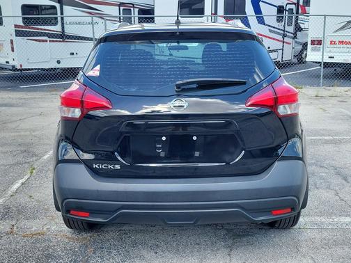 Super Black 2018 Nissan Kicks S