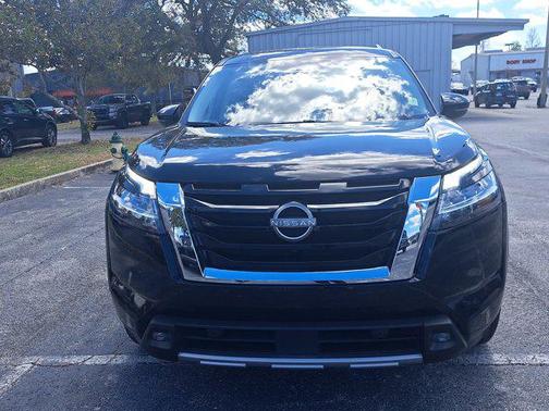 2022 Nissan Pathfinder SL 2WD