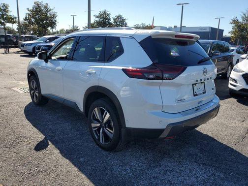 2025 Nissan Rogue SL